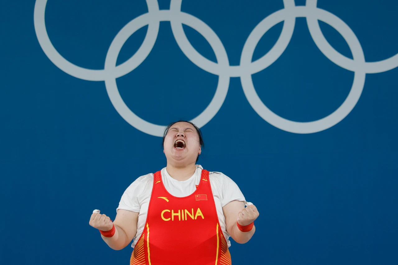 举重选手实力令人震撼,夺冠成为焦点 举重选手实力令人震撼,夺冠成为焦点