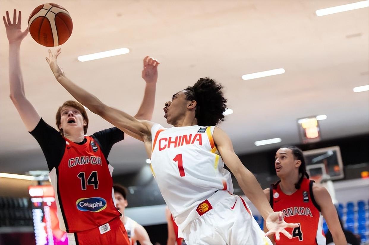 中国男篮鏖战加拿大男篮,波特惊艳世界 中国男篮鏖战加拿大男篮,波特惊艳世界